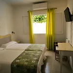 Geminis Hotel 2*